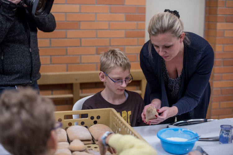 Děti z Arpidy napekly perníčky pro papeže