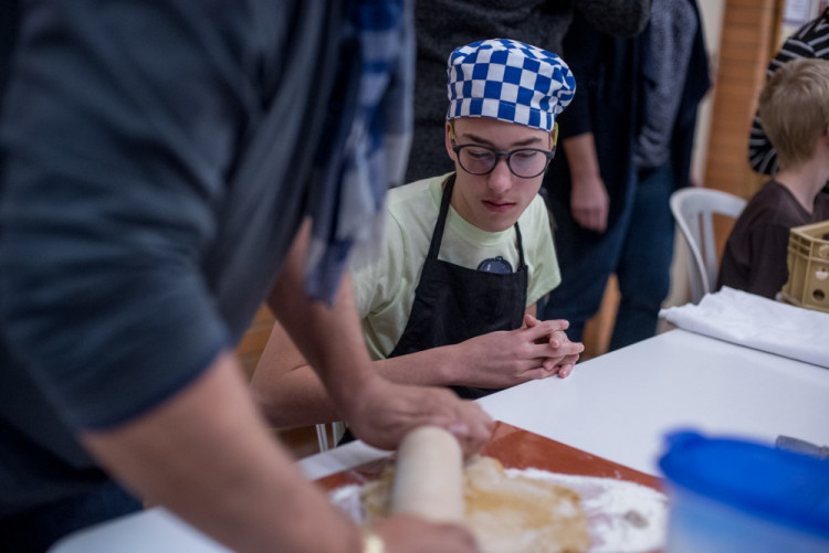 Děti z Arpidy napekly perníčky pro papeže