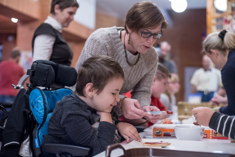 Děti z Arpidy napekly perníčky pro papeže