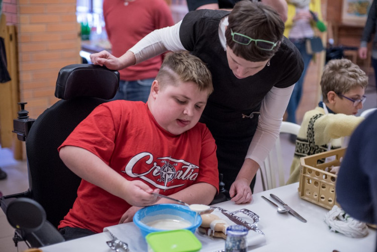 Děti z Arpidy napekly perníčky pro papeže