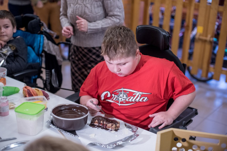 Děti z Arpidy napekly perníčky pro papeže