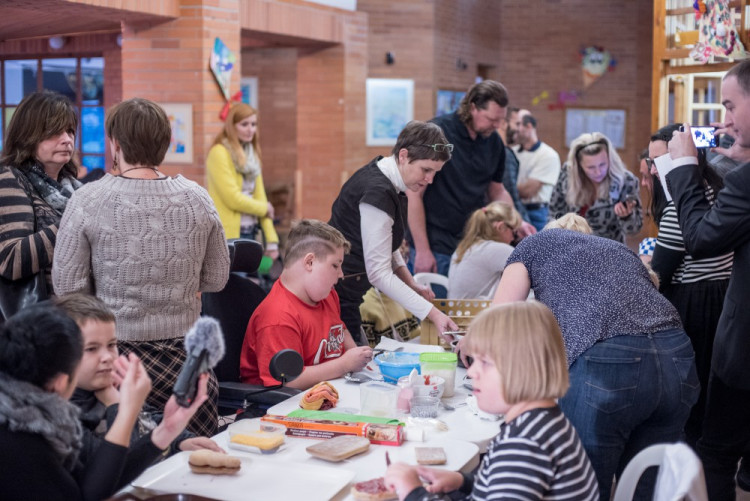 Děti z Arpidy napekly perníčky pro papeže