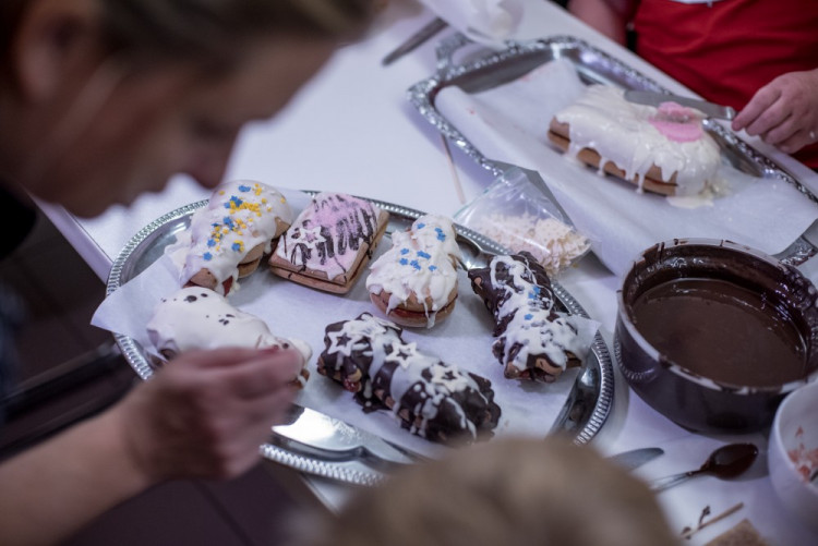 Děti z Arpidy napekly perníčky pro papeže