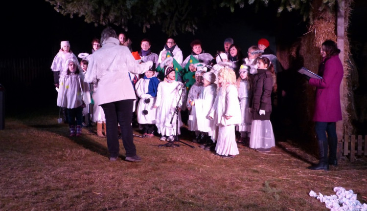 Rozsvícení vánočního stromečku v Cejli na Jihlavsku