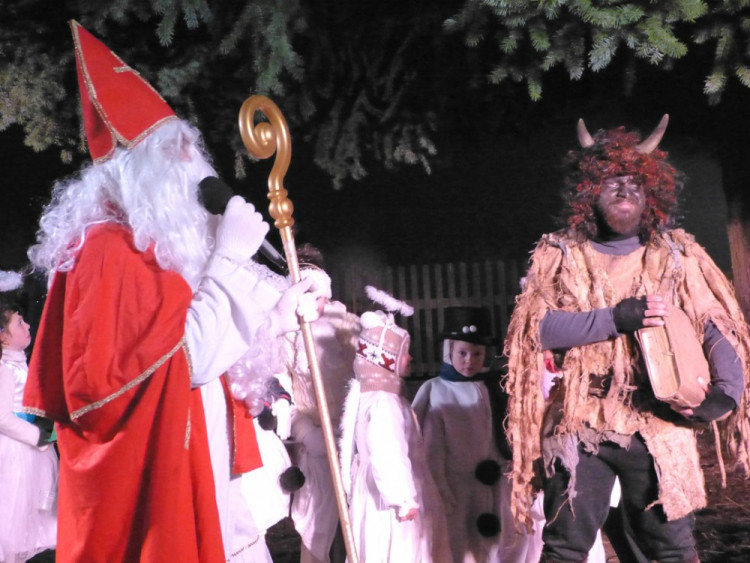 Rozsvícení vánočního stromečku v Cejli na Jihlavsku