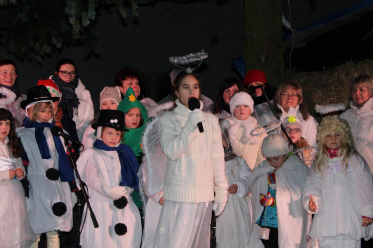 Rozsvícení vánočního stromečku v Cejli na Jihlavsku