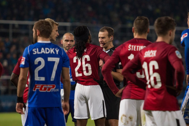 FOTO: Lavička Sparty měla větší hodnotu než celý tým Sigmy. I přesto je Hanáci dokázali porazit