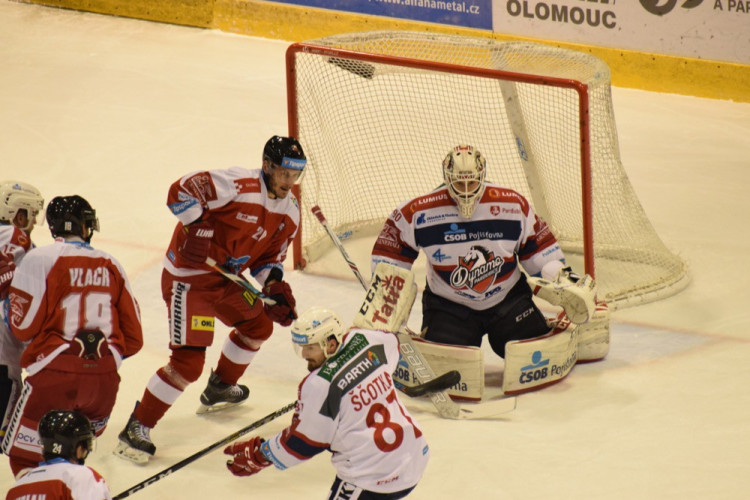 FOTOGALERIE: Kohouti ovládli dohrávku 23. kola, doma si poradili v prodloužení s Pardubicemi