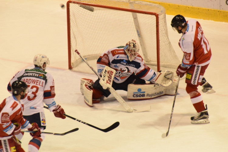 FOTOGALERIE: Kohouti ovládli dohrávku 23. kola, doma si poradili v prodloužení s Pardubicemi