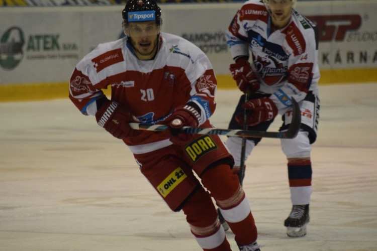 FOTOGALERIE: Kohouti ovládli dohrávku 23. kola, doma si poradili v prodloužení s Pardubicemi