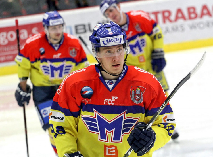 První soutěžní utkání v dresu motoráckého A týmu na ledě Budvar arény odehrál mladý obránce Ondřej Kachyňa