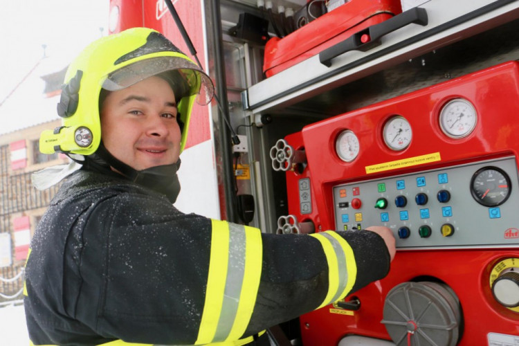 FOTOGALERIE: Hrad Bouzov v plamenech. Naštěstí jen cvičně