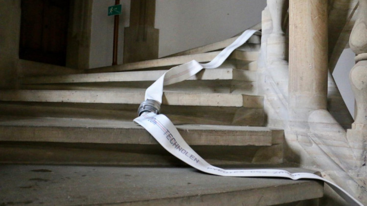 FOTOGALERIE: Hrad Bouzov v plamenech. Naštěstí jen cvičně