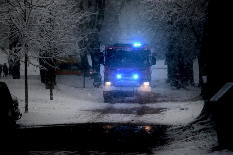 FOTOGALERIE: Hrad Bouzov v plamenech. Naštěstí jen cvičně