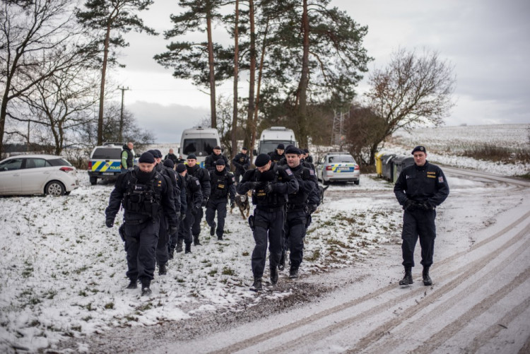 Policisté kontrolují chaty a chalupy