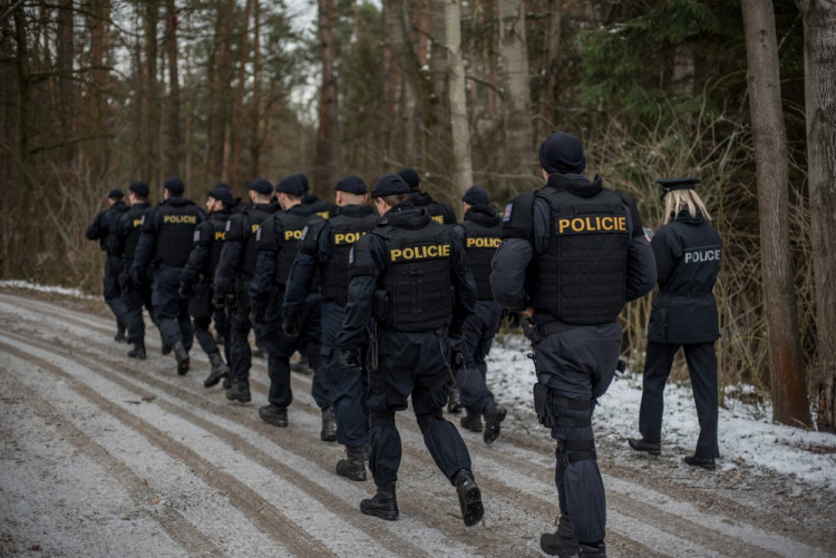 Policisté kontrolují chaty a chalupy