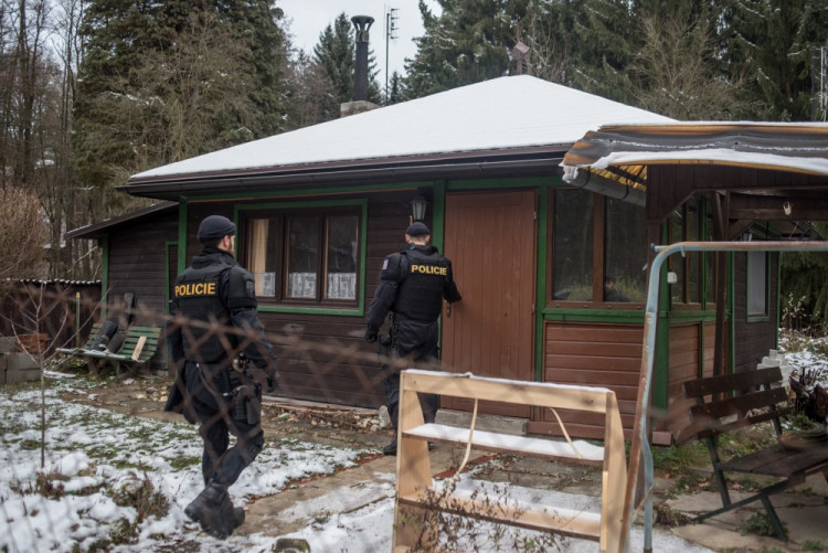 Policisté kontrolují chaty a chalupy