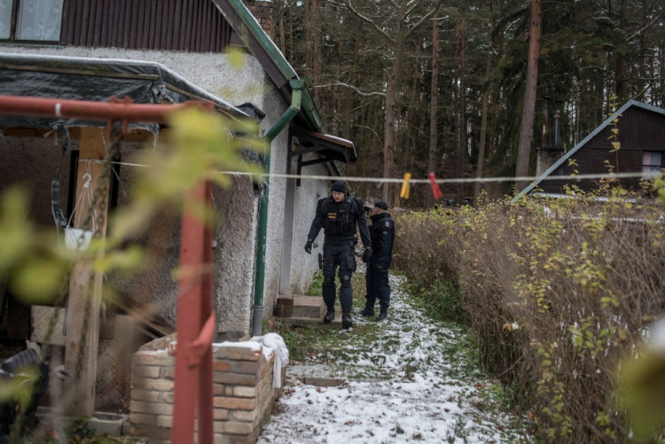 Policisté kontrolují chaty a chalupy