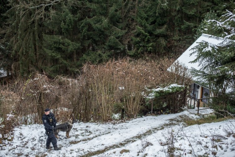 Policisté kontrolují chaty a chalupy