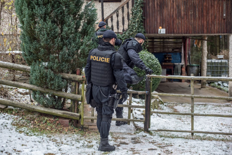 Policisté kontrolují chaty a chalupy