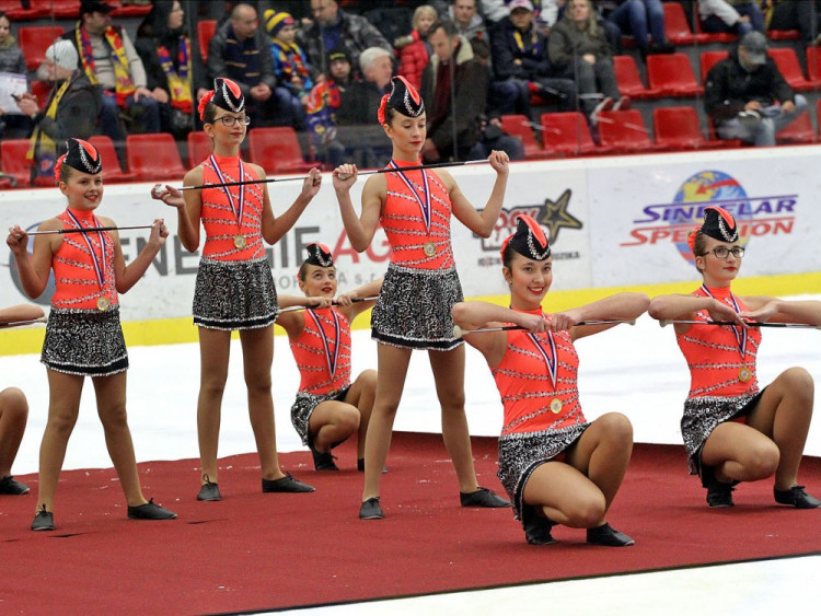 Českobudějovické mažoretky Panenky a jejich přestávkové vystoupení
