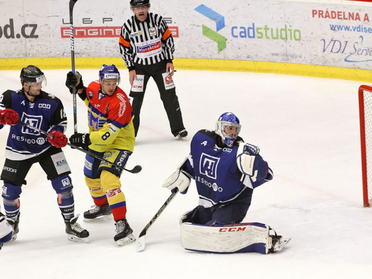 Za vítěznou ranou Zdeňka Kutláka se Bláha jenom ohlédl. Motor vedl od 32. minuty 1:0