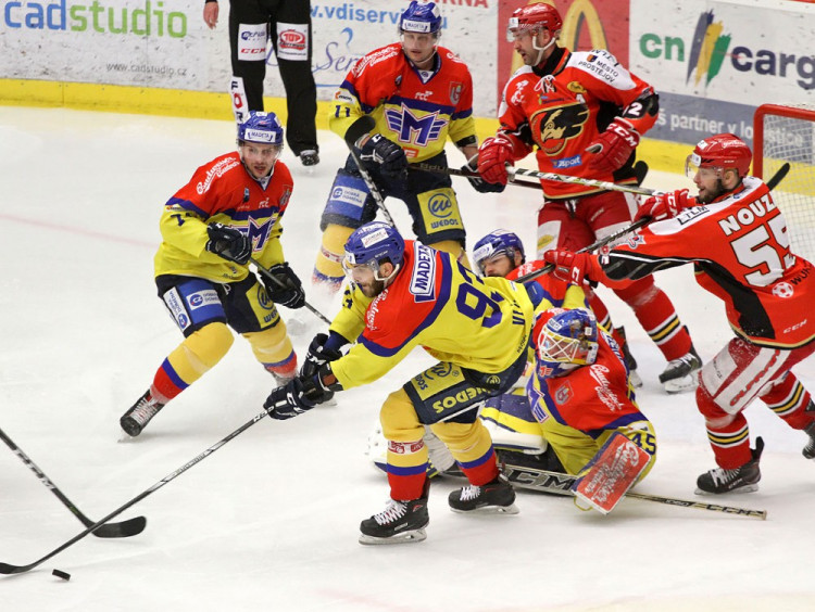 Vlček hasí požár před Gábou