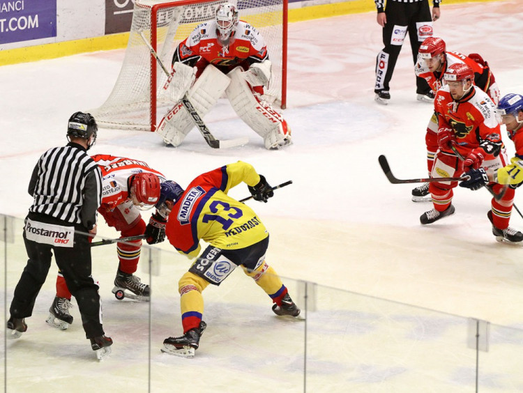 Buly před prostějovským brankářem