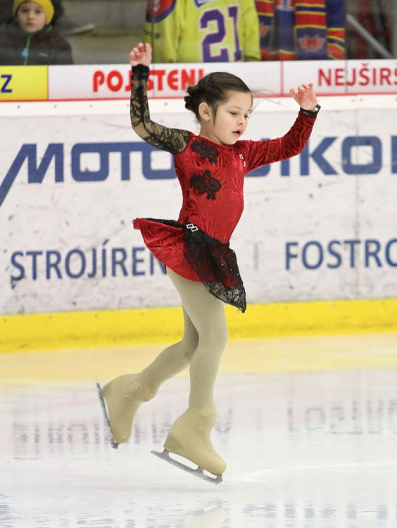 Druhým rokem se krasobruslení věnuje šestiletá Eliška Baláková