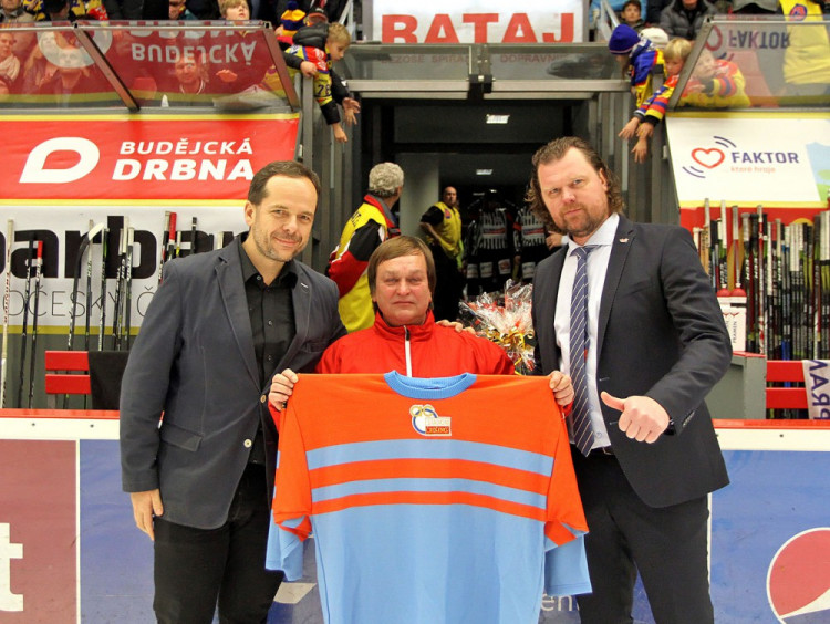 Po 21 letech na rolbě a ve strojovně odchází na zasloužený odpočinek Arnošt Hofhansl