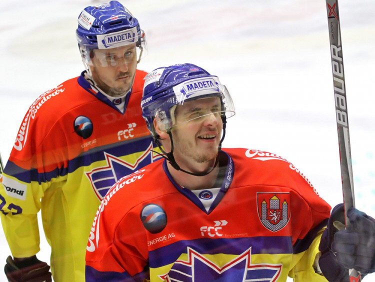 Roky pomrkává na tribunu... ;-)