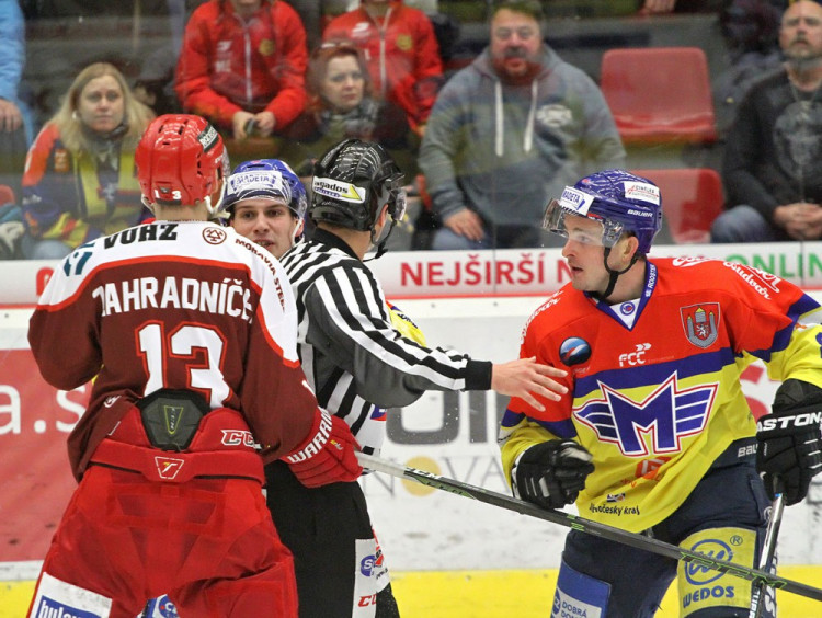 Čárový rozhodčí nenechal rozzlobeného Luboše Roba vyřídit si účty s Janem Zahradníčkem