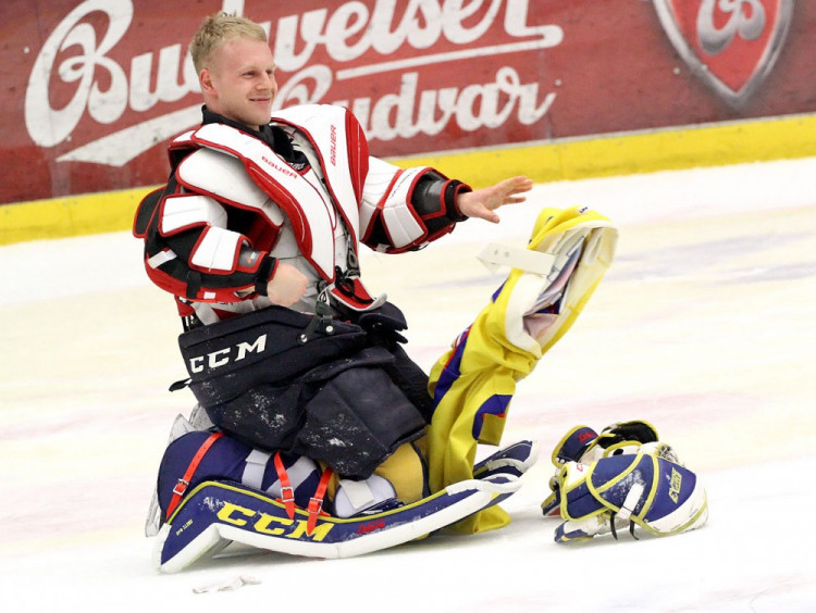 Hokejový striptýz začíná... :-)