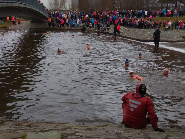 Novoroční koupání v Jihlavě 2018