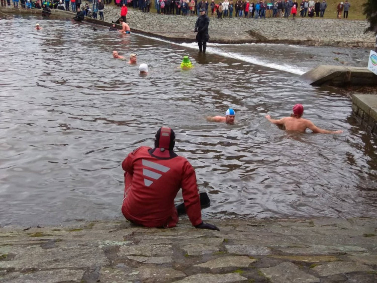 Novoroční koupání v Jihlavě 2018