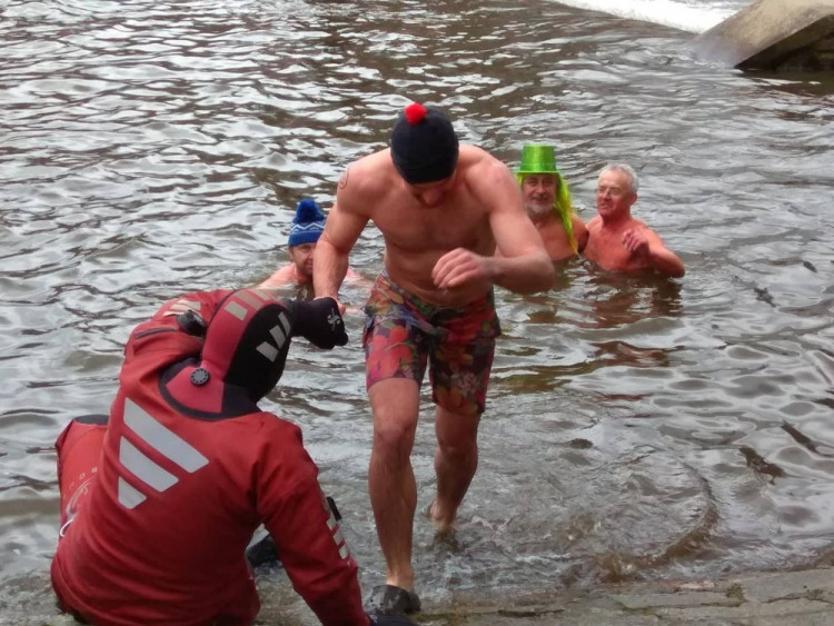 Novoroční koupání v Jihlavě 2018