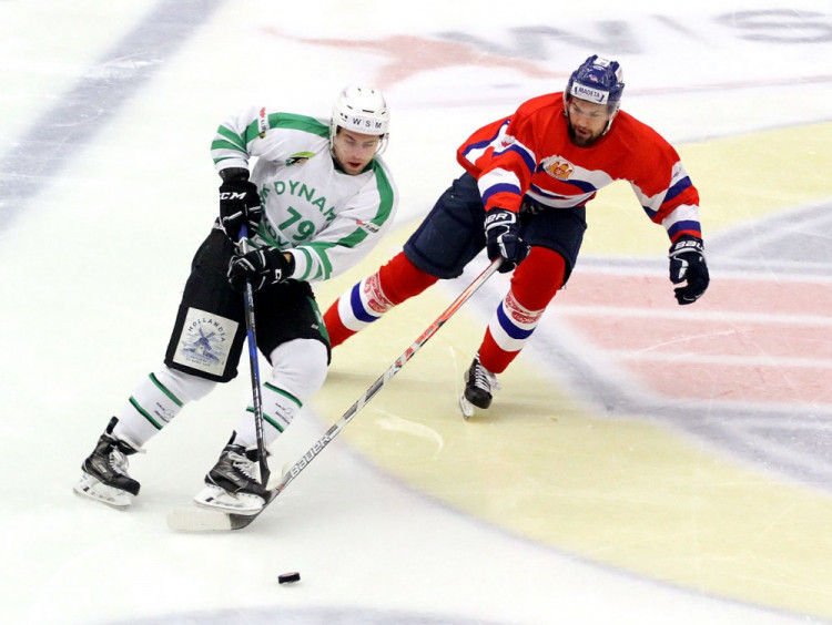 Peter Galamboš podrazil Petra Stloukala a odešel hned v úvodu první třetiny na trestnou lavici