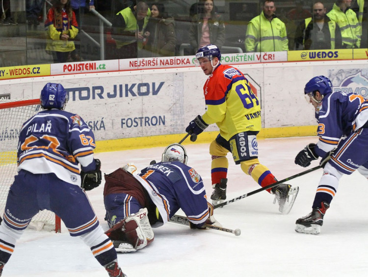 Šance Petra Vampoly, brankář Litoměřic Jakub Škarek (je tam na střídavém startu z Jihlavy) ale byl úspěšnější