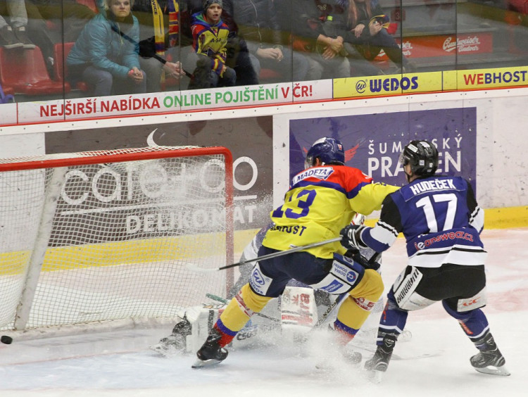 Gólová situace v první třetině, kdy Václav Nedorost zvyšuje na 2:0