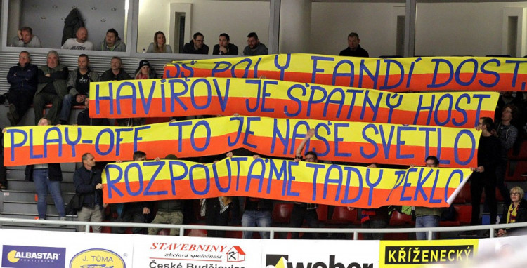 Studenti Střední školy polytechnické z Českých Budějovic si na zápas připravili originální choreo