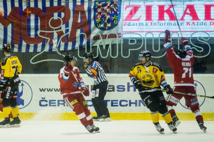 Kohouti po delší době vyhráli doma, Litvínov porazili 4:2