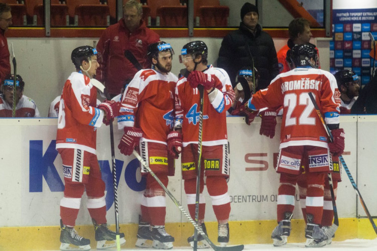 Kohouti po delší době vyhráli doma, Litvínov porazili 4:2