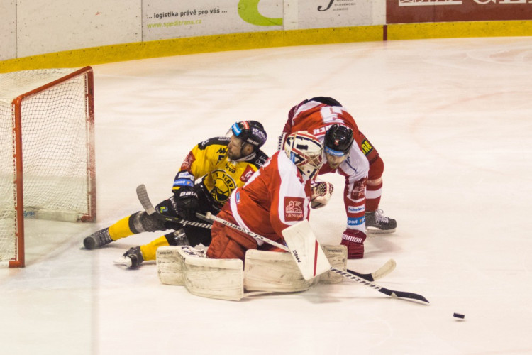 Kohouti po delší době vyhráli doma, Litvínov porazili 4:2