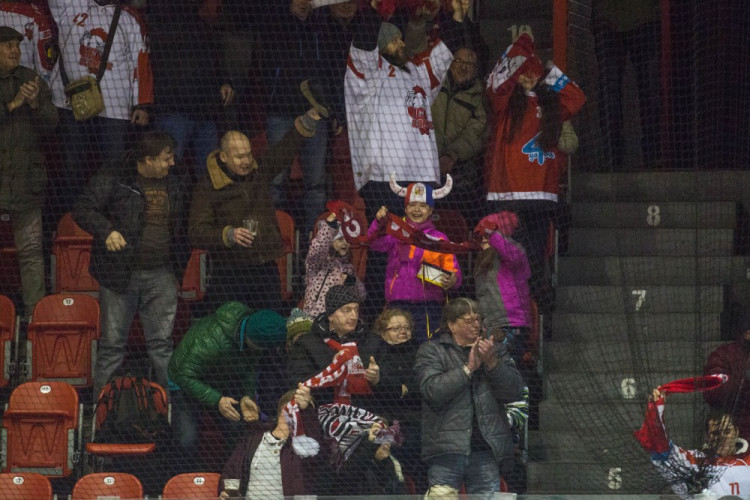 Kohouti po delší době vyhráli doma, Litvínov porazili 4:2