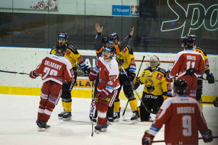 Kohouti po delší době vyhráli doma, Litvínov porazili 4:2