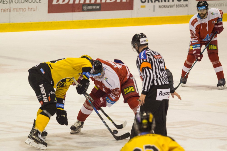 Kohouti po delší době vyhráli doma, Litvínov porazili 4:2
