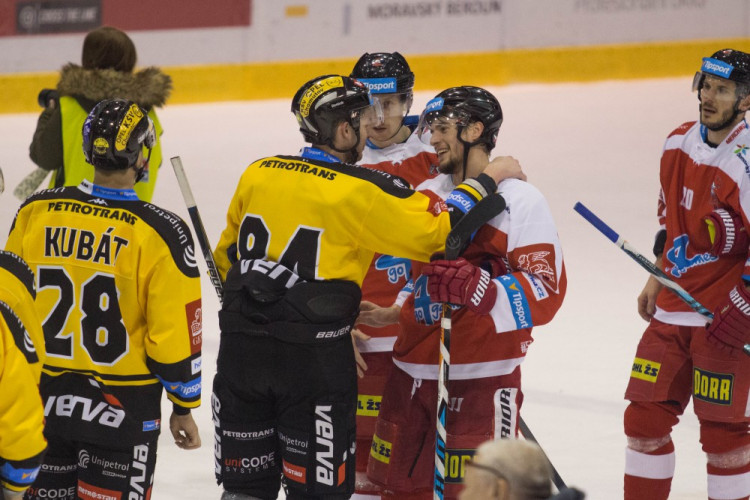 Kohouti po delší době vyhráli doma, Litvínov porazili 4:2