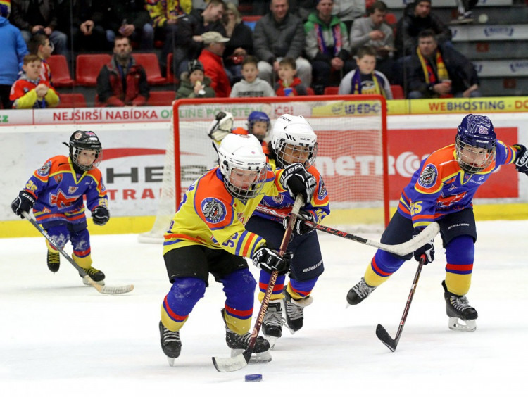 V nabitém přestávkovém programu nechyběla ani ukázka minihokeje