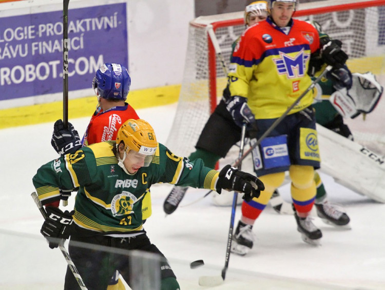 Puk trefuje kapitána valašského hokejového klubu Jaroslava Markoviče