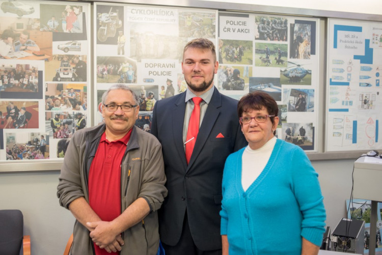 Gentleman silnic Jan Jirka s Antonínem Bebrem a jeho manželkou Věrou.